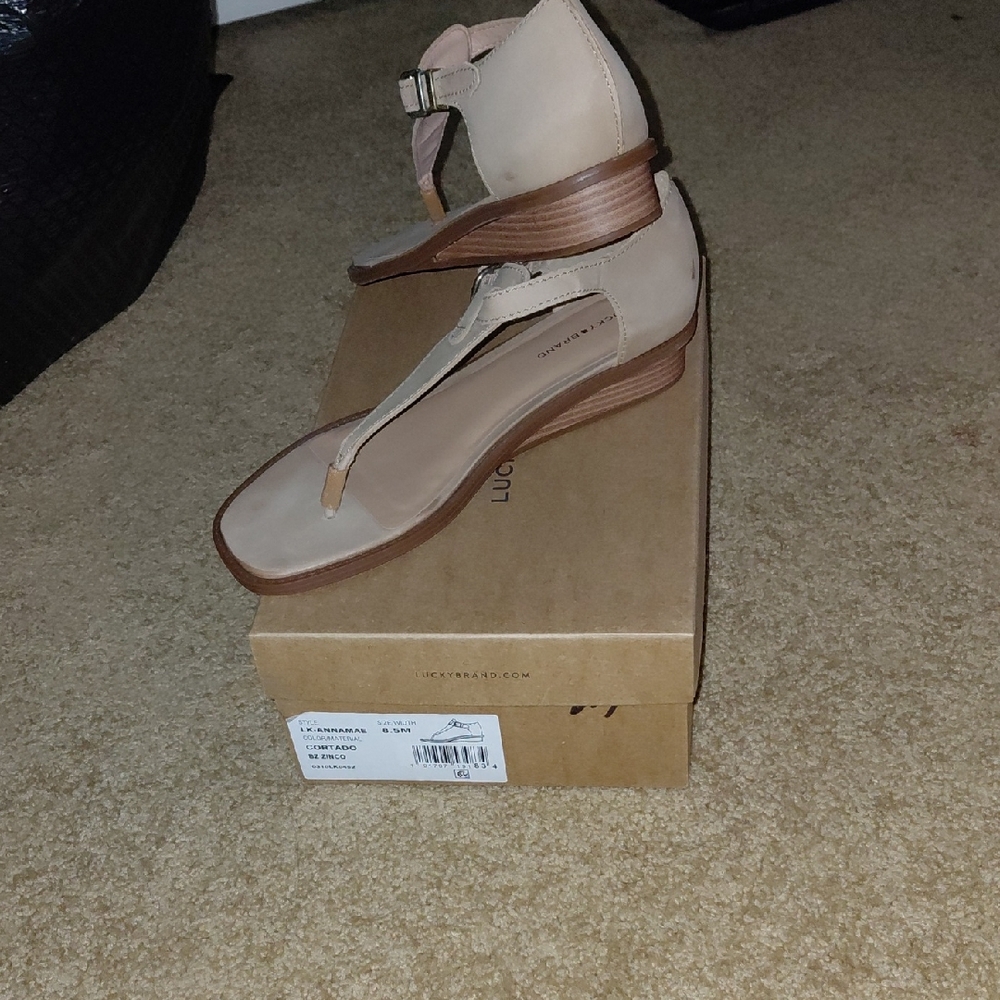 Lucky Brand Tan Sandals